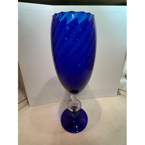 171 - HAND BLOWN ART GLASS VASE