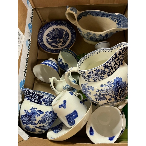 193 - BOX BLUE AND WHITE CHINA