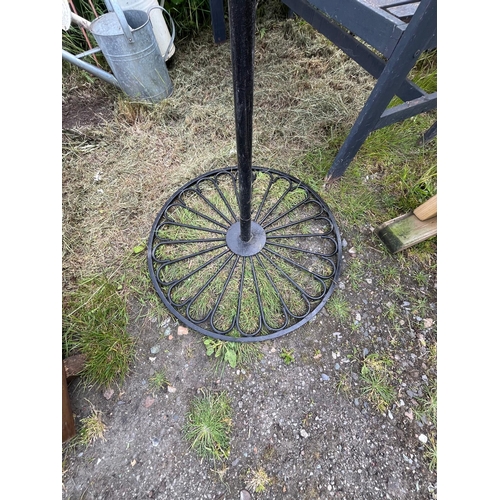 211 - METAL BIRD FEEDER WITH BASE