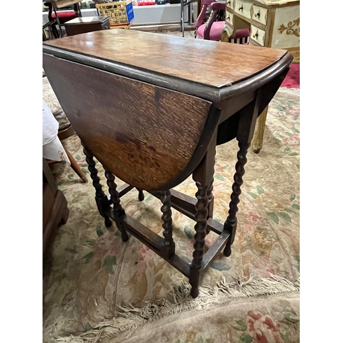 228 - SMALL OAK BARLEY TWIST DROP LEAF TABLE 88CM OPEN