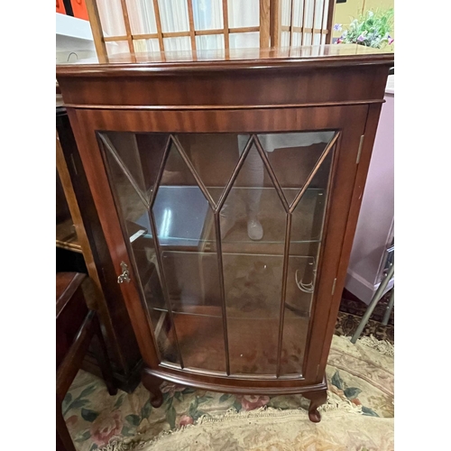 253 - MAHOGANY DISPLAY CABINET 2FT WIDE X 44INC HIGH