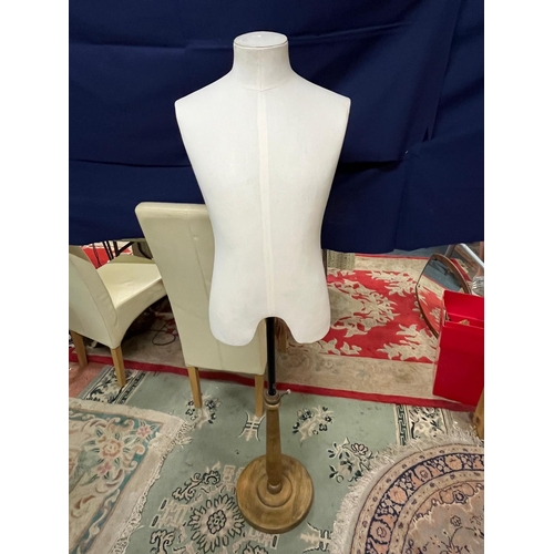 112 - VINTAGE MANNEQUIN