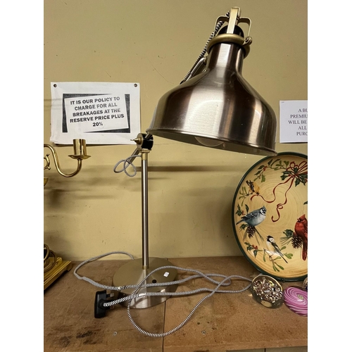 117 - ANGLE LAMP