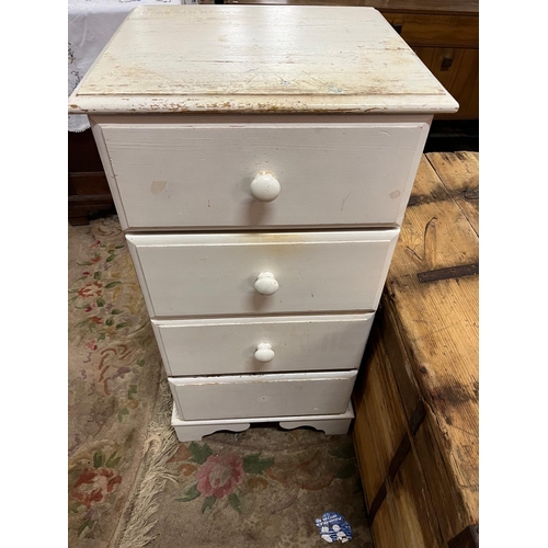 231 - PAINTED 4 DRAWER CHEST DRAWERS 18