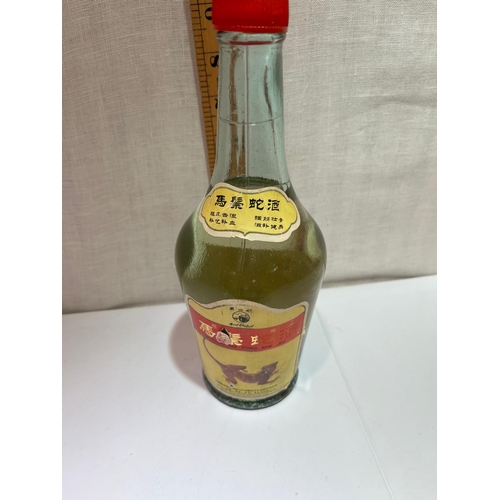 296 - CHINESE BOTTLE AND CONTENTS SWITH LIZARD