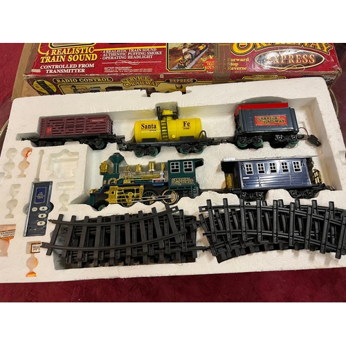 36 - RADIO CONTROLLED G GUAGE TRAINSET