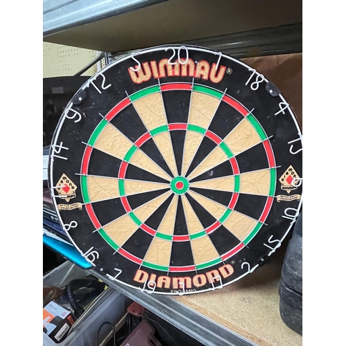 44 - WINMAU DIAMOND DARTBOARD