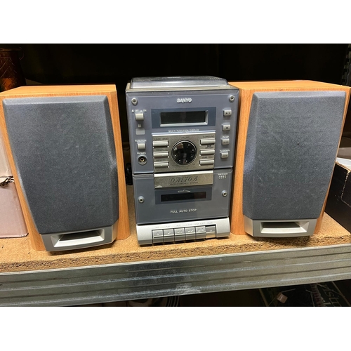 35 - SANYO CD, TAPE UNIT AND SPEAKERS