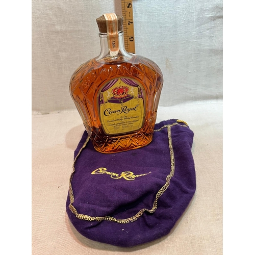 44 - BOTTLE CROWN ROYAL CANADIAN WHISKEY