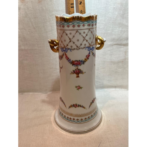 131 - PORCELAINE FRENCH VASE