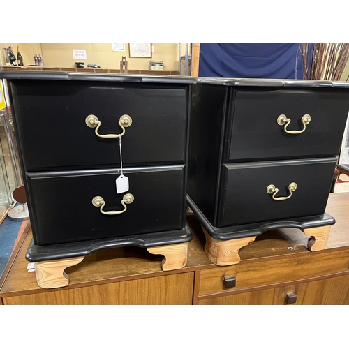 189 - PAIR BEDSIDE CHESTS 45CM W X 43CM D X 55CM H