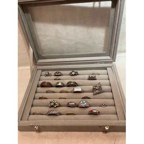 271 - 24 RINGS IN DISPLAY BOX