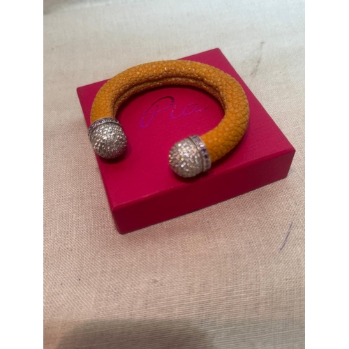 309 - SHAGRIN STONE SET BANGLE