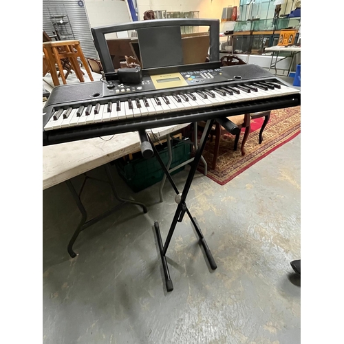 82 - YAMAHA ORGAN ON STAND