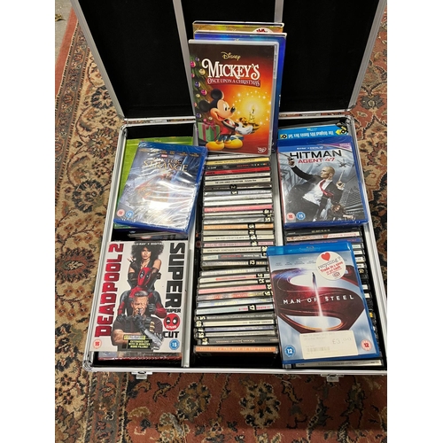 94 - BOX DVDS/BLUERAYS ETC