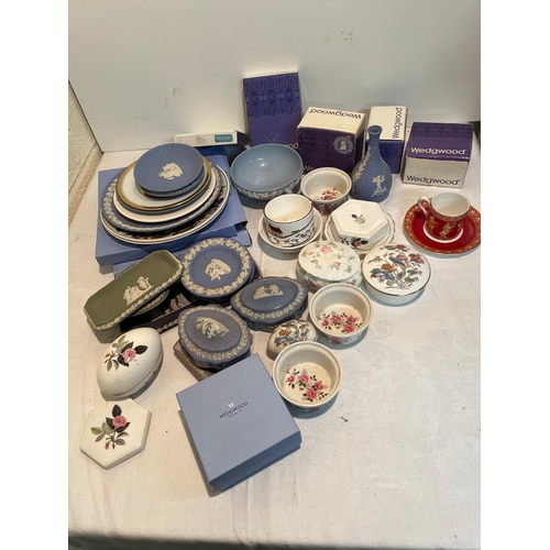 95 - LARGE SELECTION WEDGWOOD CHINA