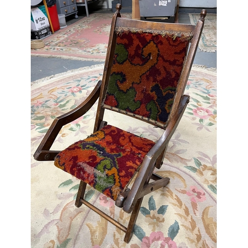 111 - CHILDS FOLDLING CARPET CHAIR