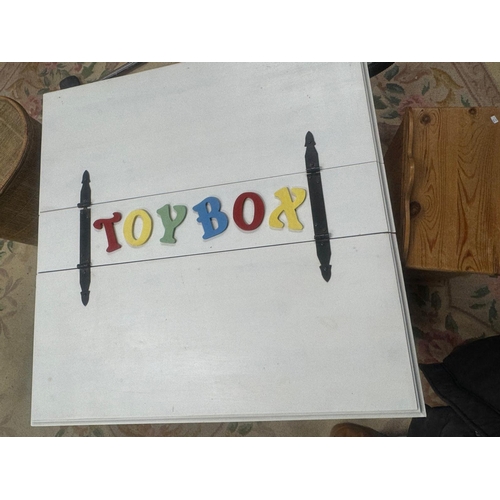 141 - TOY BOX