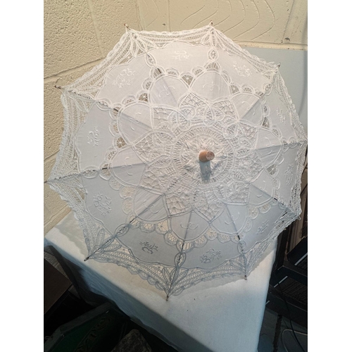 153 - WHITE COTTON LACE PARASOL