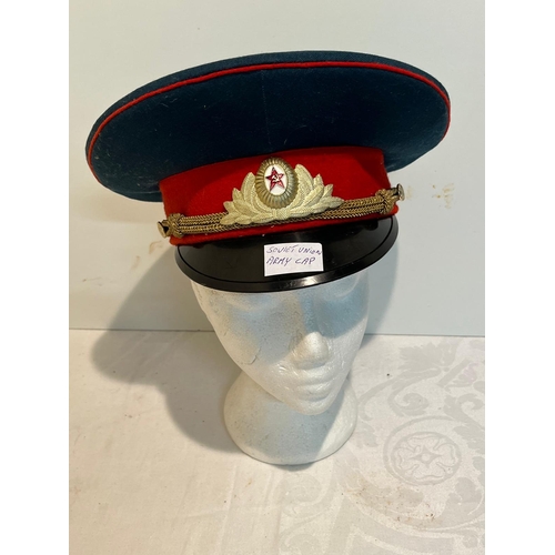 180 - SOVIET UNION ARMY CAP WITH MANNEQUIN HEAD