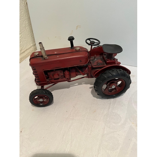 198 - METAL TRACTOR