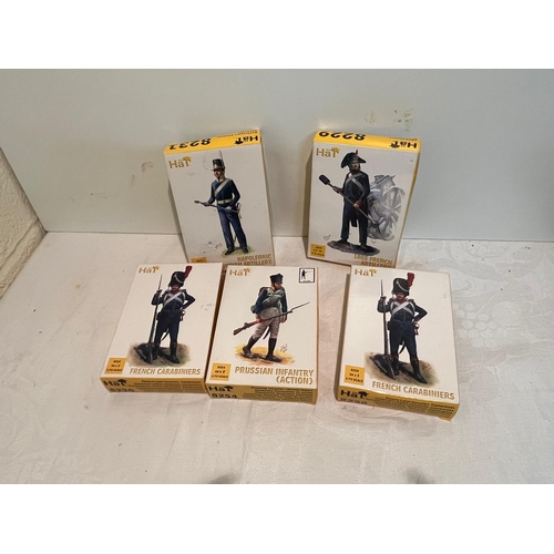 213 - 5 MINITURE SOLDIER KITS