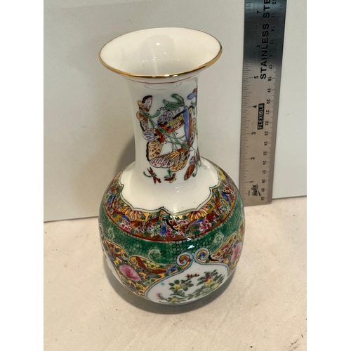 264 - VINTAGE HAND PAINTED CHINESE VASE