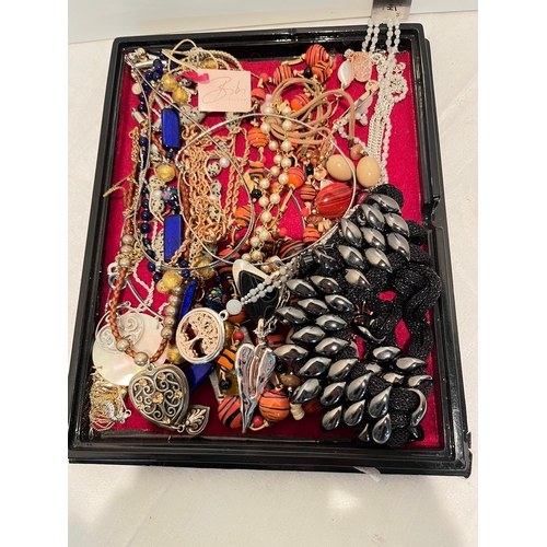 296 - SELECTION LADIES NECKLACES