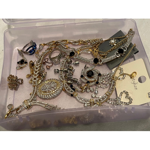 417 - BOX DIAMONTE COSTUME JEWELLERY