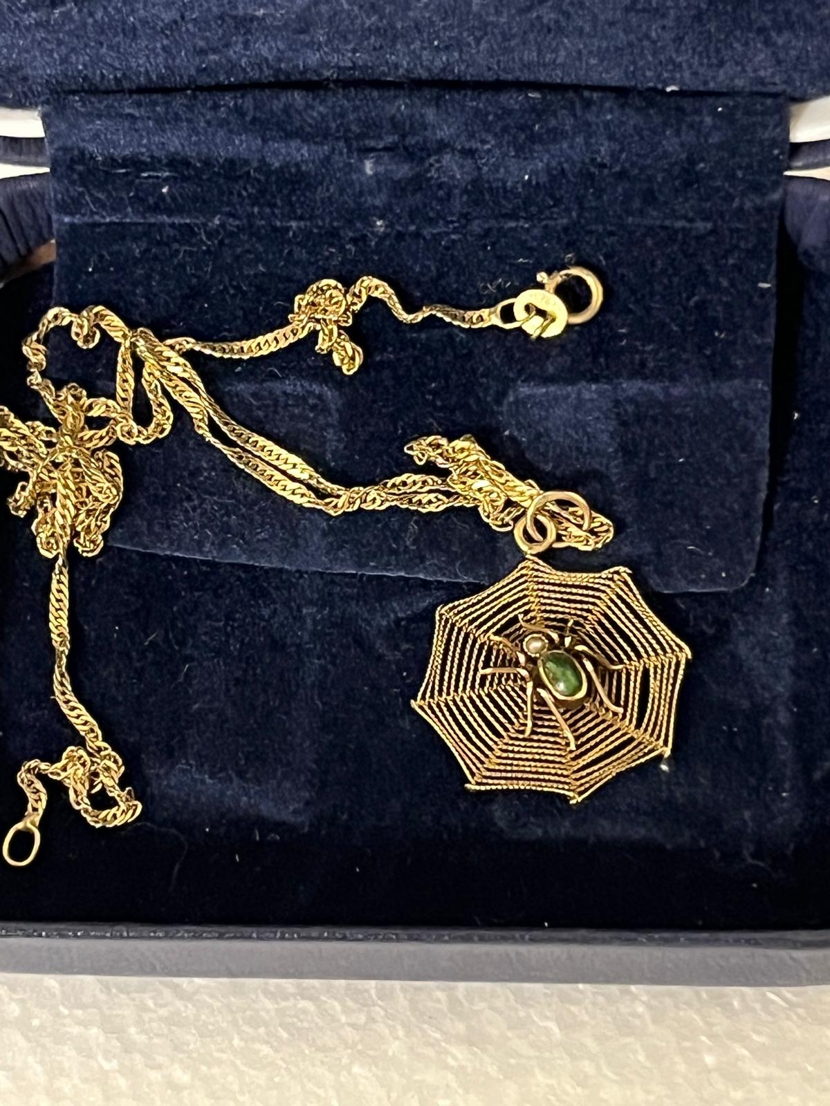 9CT SPIDERS WEB PENDANT ON CHAIN 2.8G