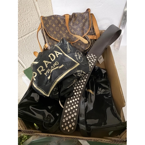 43 - COLLECTION BAGS AND PURSES SCARF AND ACCESSORIES