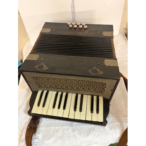250 - ITALIAN MODEL PIANO ACCORDIAN FOR RESTORATION
