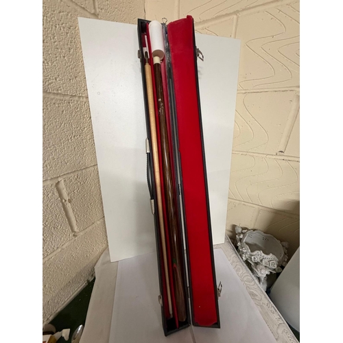 24 - CASED SNOOKER CUE