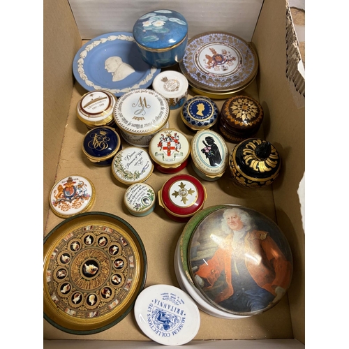 32 - BOX TRINKET POTS ETC