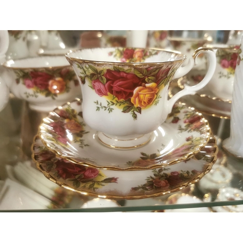 114 - 27pc Royal Albert Old Country Roses Tea Service - Very Good Condition