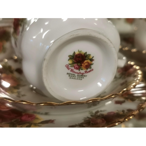 114 - 27pc Royal Albert Old Country Roses Tea Service - Very Good Condition