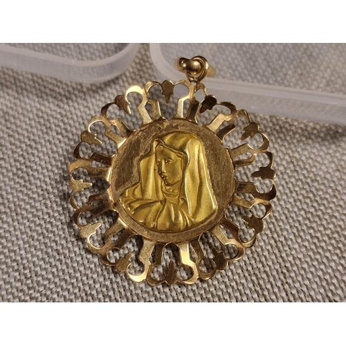 202 - St Mary Religious 18ct Gold Pendant -2.5g