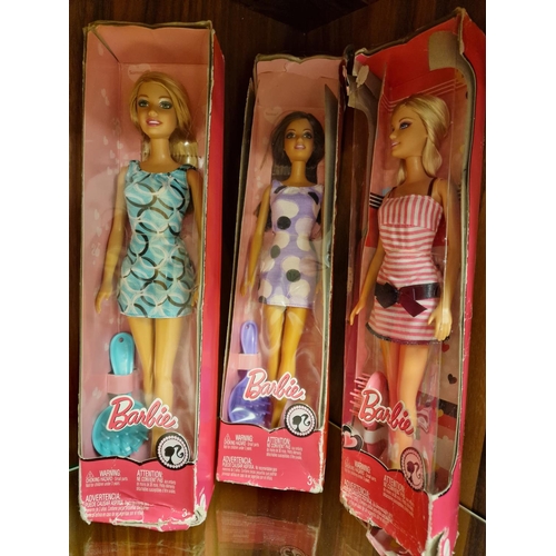 182e - Trio of Gateway and Girly 1990's Barbie Doll Toys