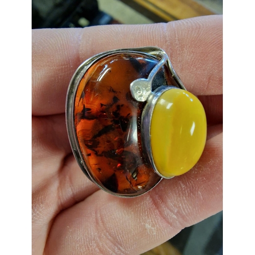 259e - Vintage Boxed Silver 925 Amber Ring