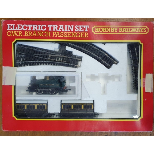 106 - Hornby GWR Railway Branch Passenger Train Set - R694 - poss missing one carriage