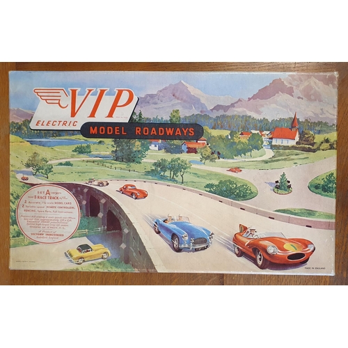 112 - Victory 1950's VIP Model Roadways Figure-Eight Racetrack w/two cars and controllers + Link to Scalex... 