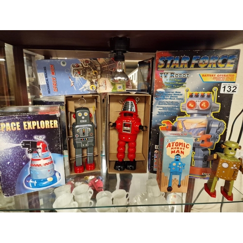 132 - Assortment of Vintage Tin Plate Robotic Toys inc Space Man, Atomic Robot Man