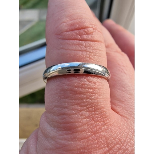 105 - Solid Platinum Wedding Band Ring - size N and 4.7g