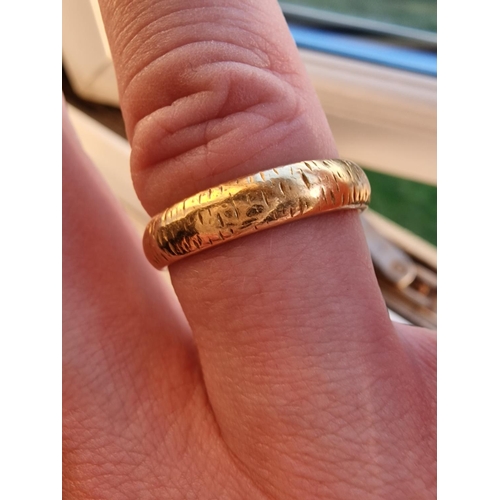 110 - Beautiful 22ct Gold Wedding Band Ring, 7.85g and a size R