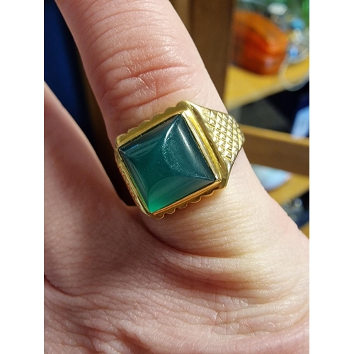 119h - 9ct Gold and Green Cabochon Stone Dress Ring, size L+0.5, 3.6g