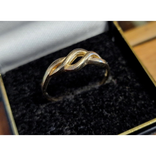 135 - 9ct Gold Signet Ring + a 9ct Gold Knot Ring - combined weight 3.53g, sizes N+0.5 and Q