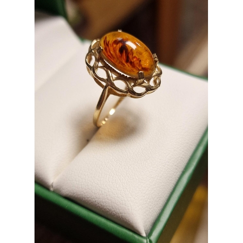 168 - 9ct Gold and Amber Cabochon Dress Ring, size N & 2.3g,