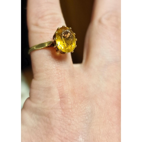 169 - 9ct Gold & Citrine Stone Dress Ring, size N and 2.3g