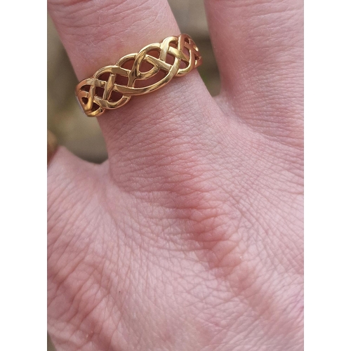 219a - 10ct Gold and Diamond Celtic Ring - size T+0.5, 2.7g