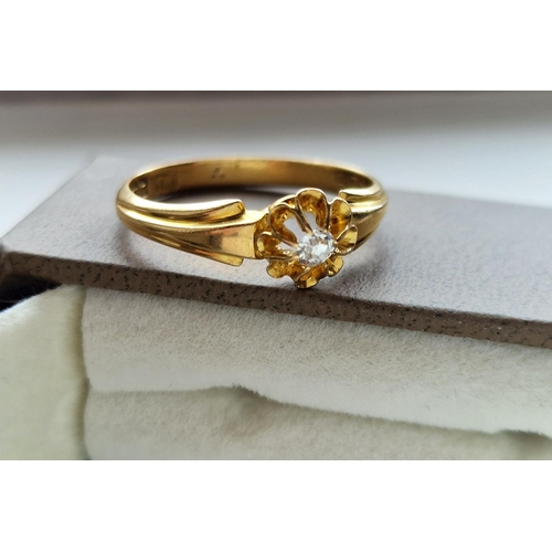 229 - Antique 18ct Gold & Diamond Engagement Ring - size O, weight 2.65g,